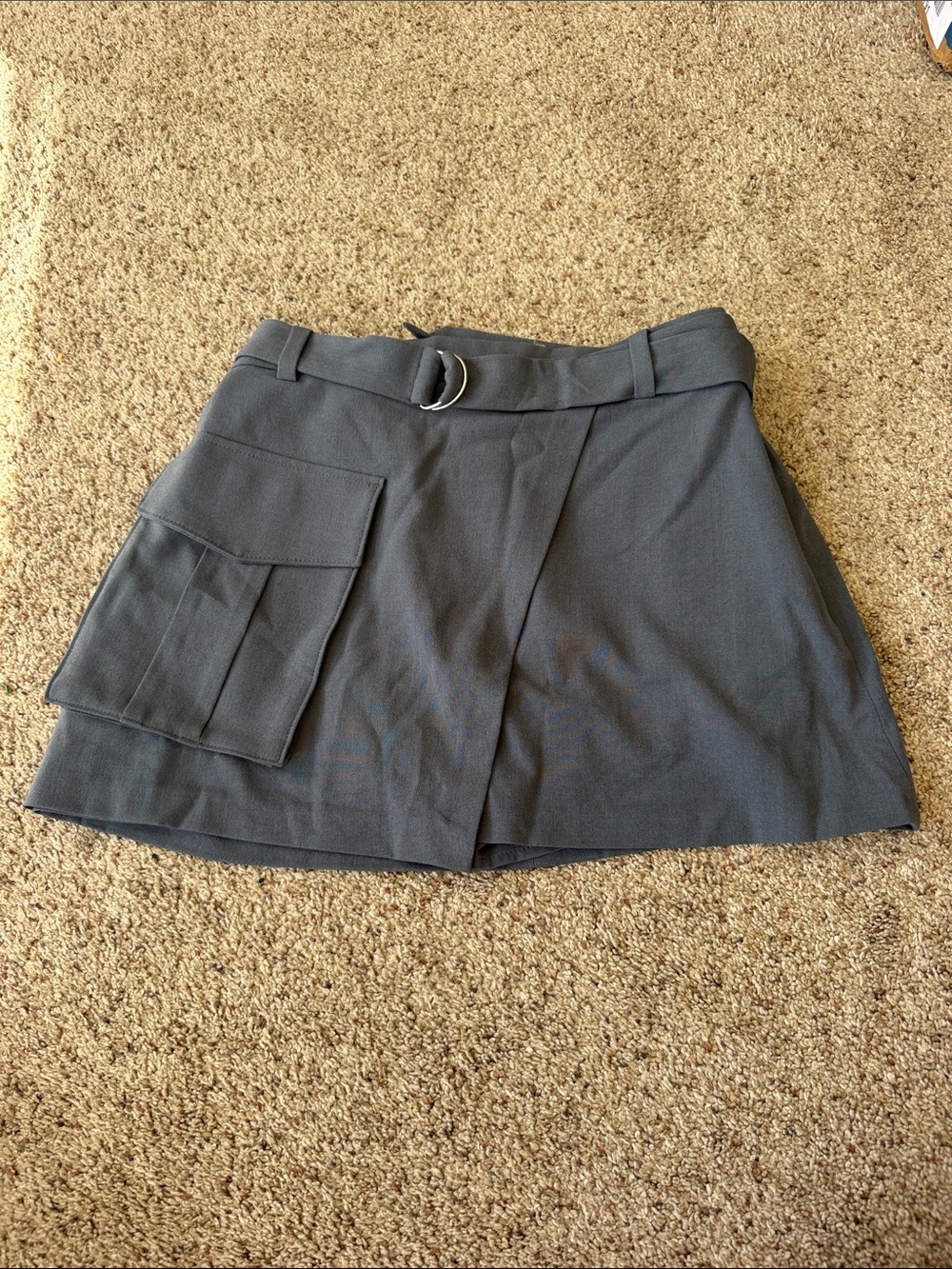High-Waist Utility Skort in Charcoal Gray with Belt
